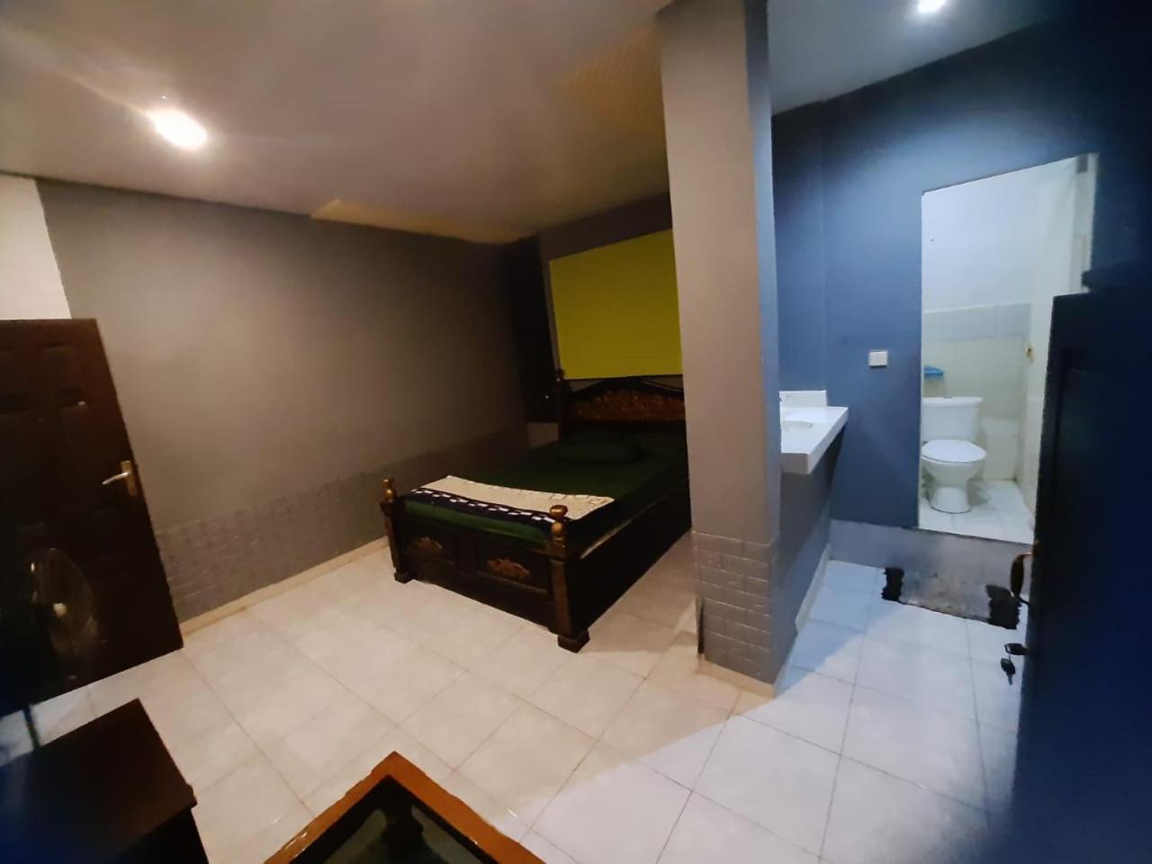 New Kami Homestay Banyuwangi  Exteriör bild