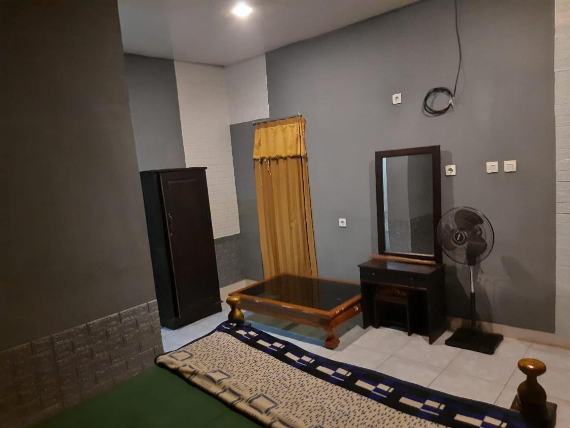 New Kami Homestay Banyuwangi  Exteriör bild